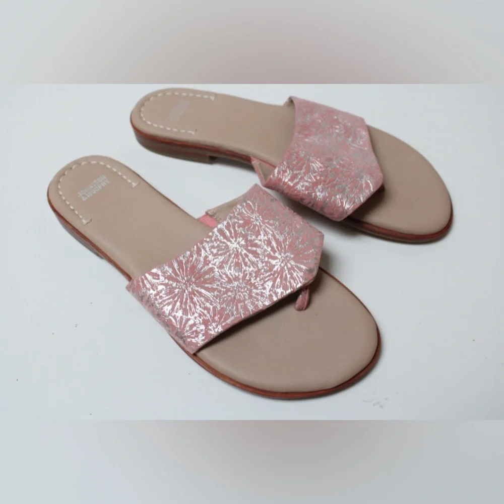 NWOT Johnston & Murphy pink embossed sandals